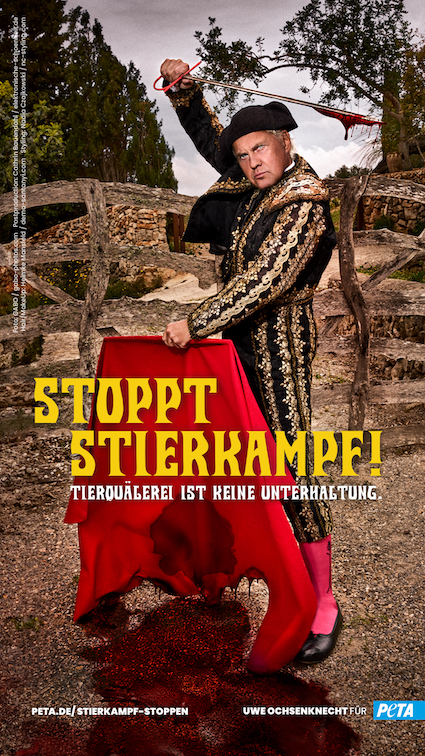 Uwe Ochsenknecht präsentiert PETA-Motiv gegen Stierkampf: Blutiger Protest gegen tierquälerische „Tradition“