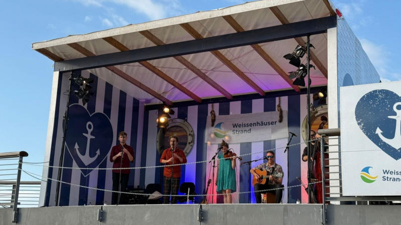 Strandkorbkonzert mit der schottischen Folkband „Breabach“ zum Schleswig-Holstein Musik Festival am Weissenhäuser Strand