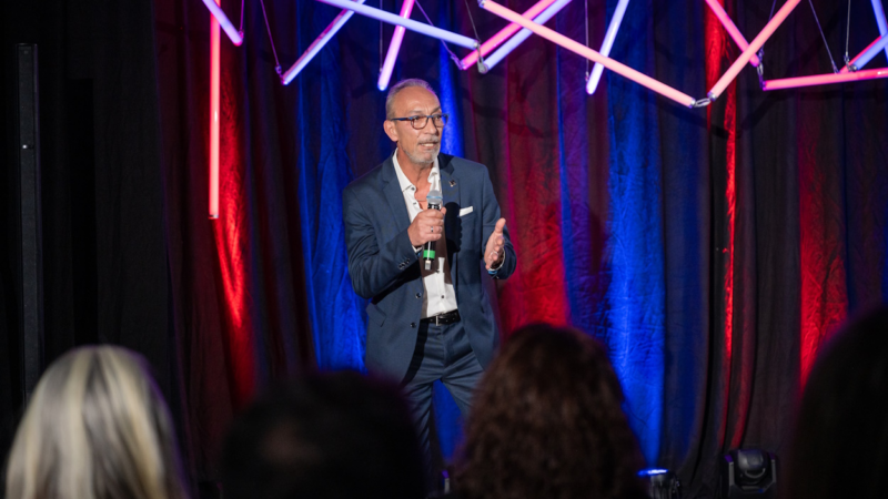 Award-Gewinner beim 8. Internationalen Speaker Slam in Wiesbaden kommt aus Stuttgart