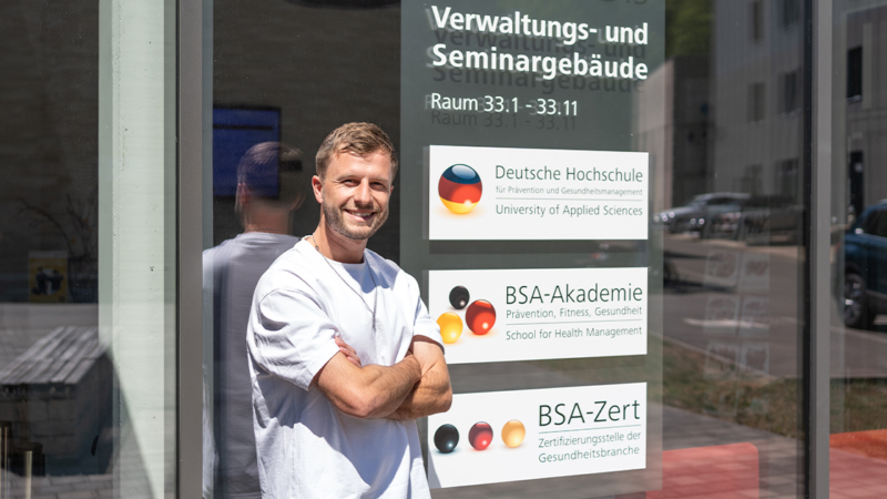 Fußballprofi und Student: Richard Neudecker über sein Studium an der DHfPG