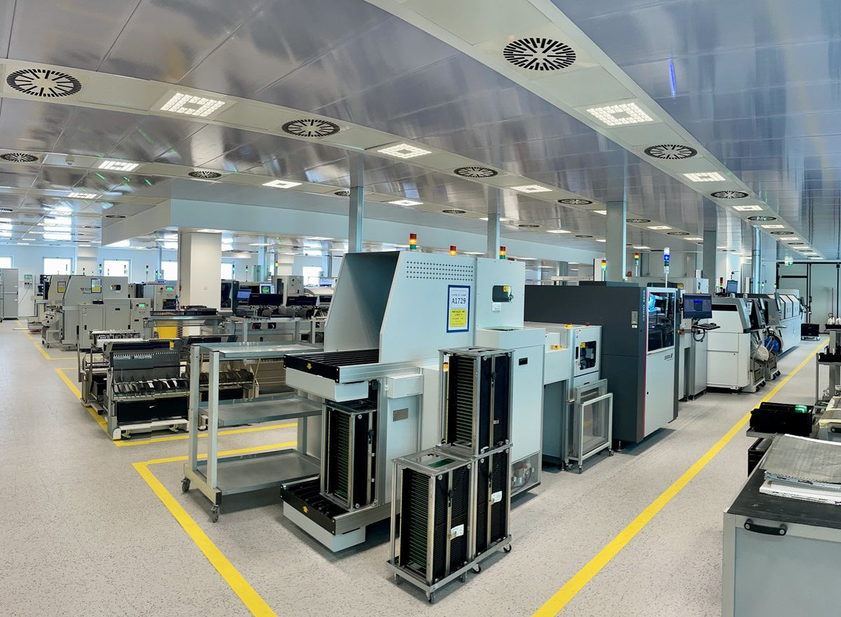 COBO SPA bewältigt wachsende Produktvielfalt mit FUJIs Allrounder-Bestückungsplattform AIMEXR