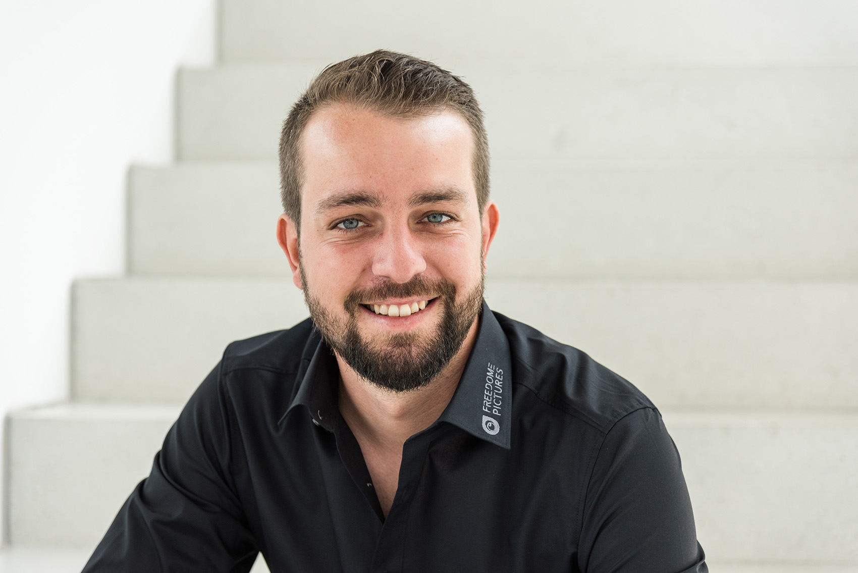 Freedome Pictures erweitert Portfolio mit DJI Mavic 4 Pro – Immobilien erstrahlen jetzt auch nachts in perfektem Licht