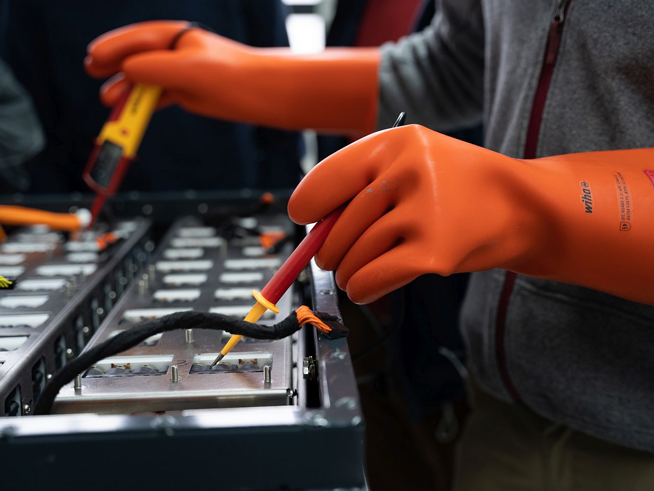 Mobility Academy macht Fachkräfte fit für Hochvolt-Technologie