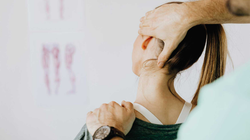 Eine gute Osteopathin oder einen guten Osteopathen in Hamburg finden – worauf es wirklich ankommt