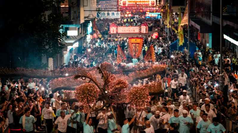 Tai Hang Fire Dragon Dance 2025: Wenn der Feuerdrache durch Hongkong zieht