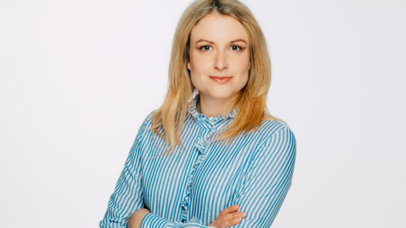 Top-Journalistin Sabrina Hoffmann gibt Dark-Romance-Debüt über KI bei Phantorion