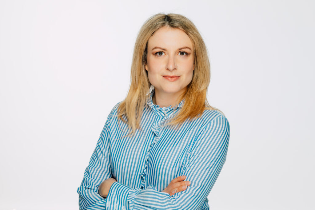 Top-Journalistin Sabrina Hoffmann gibt Dark-Romance-Debüt über KI bei Phantorion