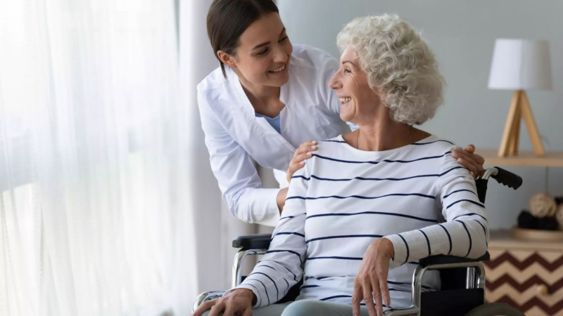 HELP-zertifizierte Seniorenassistentinnen und -assistenten