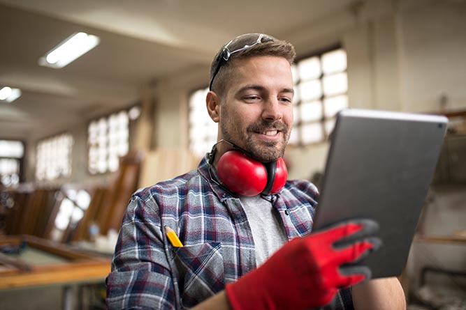 Handwerk: 90% der Kunden suchen laut Studie online