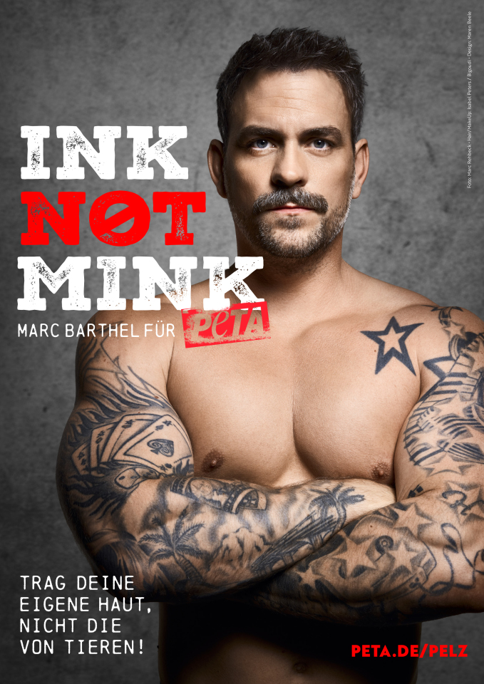 Marc Barthel zieht blank: Schauspieler engagiert sich mit neuem PETA-Motiv gegen Pelz – seine Botschaft: „Ink not Mink!“