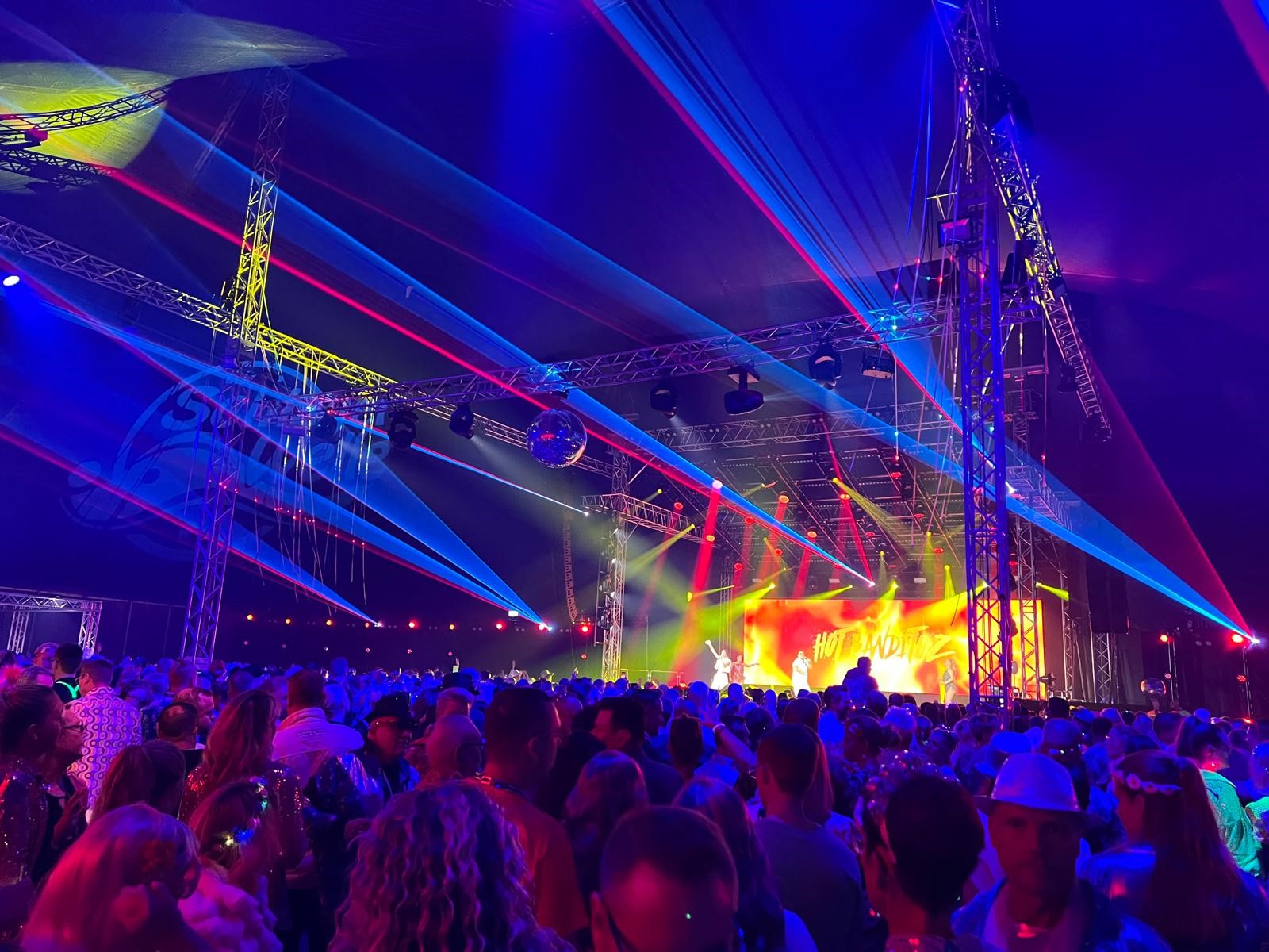 Start in die Festival-Saison – Schlagerwelle 2025 am Weissenhäuser Strand