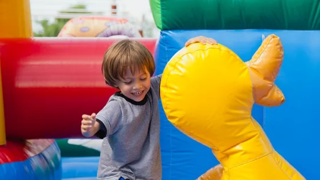 PartyBienchen.at – Hüpfburg mieten Wien leicht gemacht! Spaß, Glitzer und gute Laune für jede Kinderparty