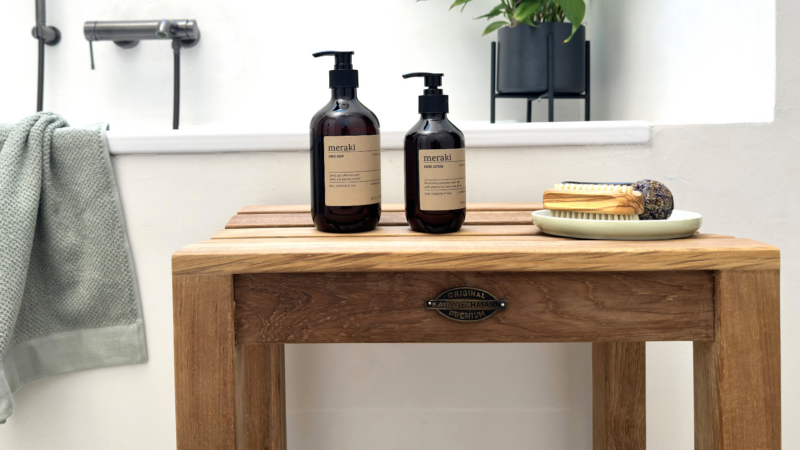 Sortimentserweiterung um exklusive Badmöbel aus Holz