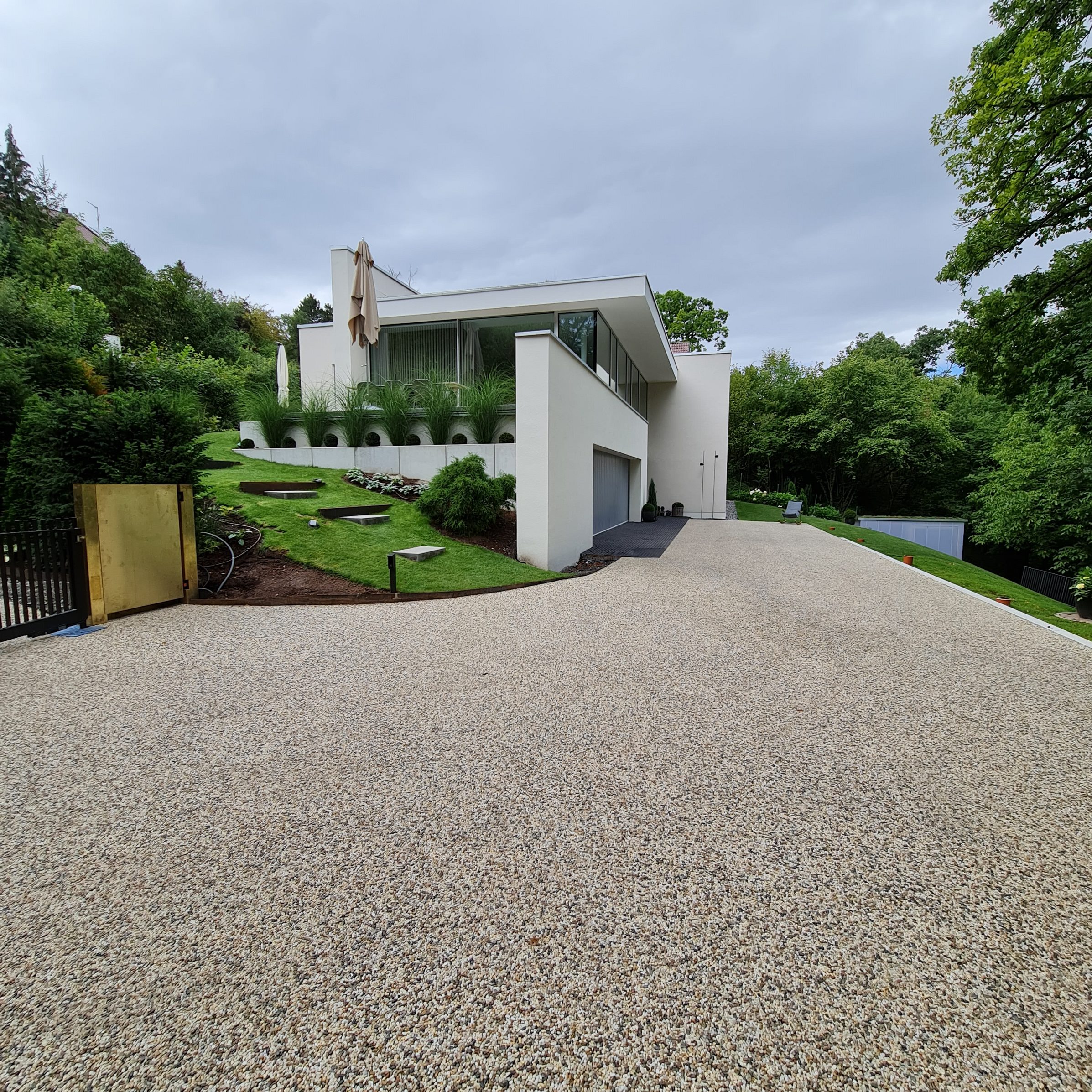 bema PU-Asphalt®: Die fugenlose Alternative für Zufahrten