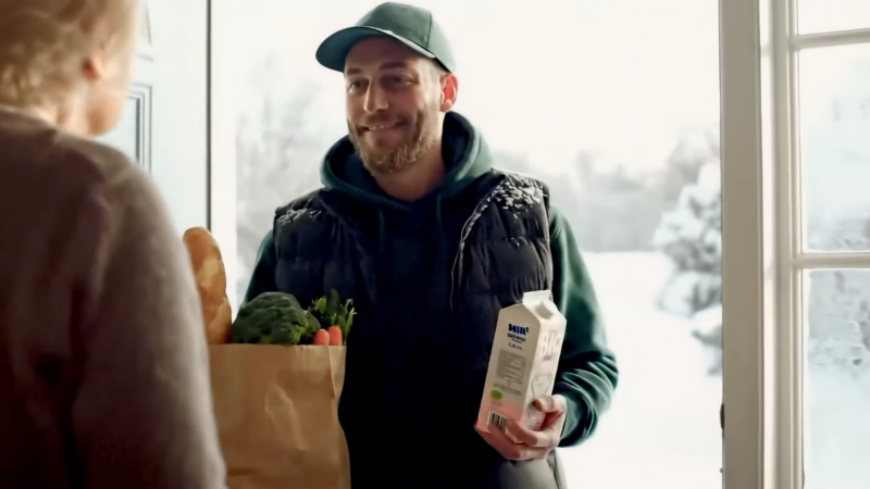 Knuspr launcht KI-Weihnachtskampagne „Almost. Not This Time.“