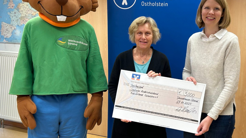 Ferien- und Freizeitpark Weissenhäuser Strand überreicht Spende von 3.000 Euro an Deutschen Kinderschutzbund