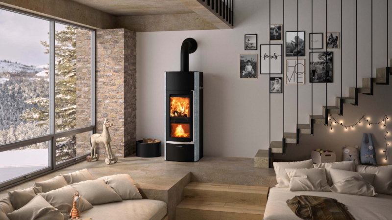 Perfektes Zusammenspiel: Wasserführender Kaminofen ergänzt die Wärmepumpe