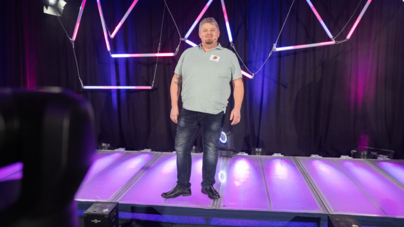 „Würde als Zukunft der Pflege: Hofbauer setzt am Expertenkongress klare Zeichen“