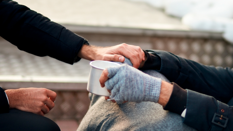 Knuspr startet Spendenaktion „Wärme schenken“ zugunsten der Johanniter-Kältehilfe