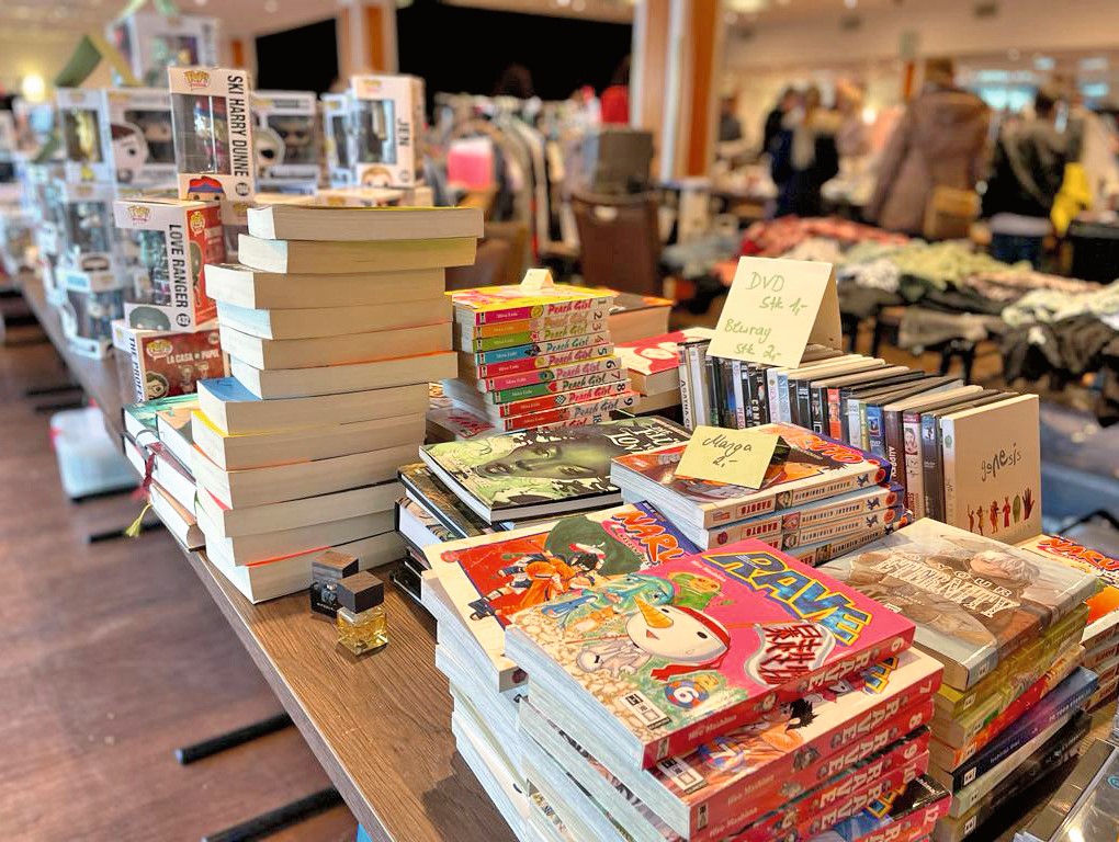 Beliebter Indoor-Flohmarkt zum Start ins neue Jahr am Weissenhäuser Strand