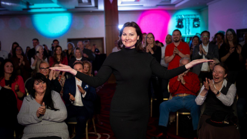 Yulia van Laak beim Internationalen Speaker Slam