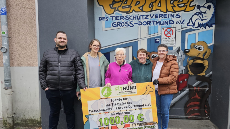 Hundeschule FitHund spendet an die Tiertafel Dortmund