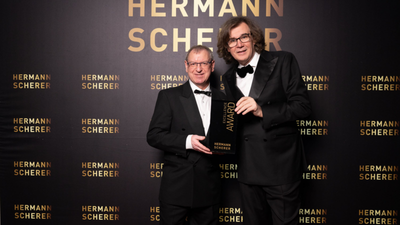 Harald K.-H. Beintze erhält Hermann Scherer Award beim 2. Internationalen Speaker Slam