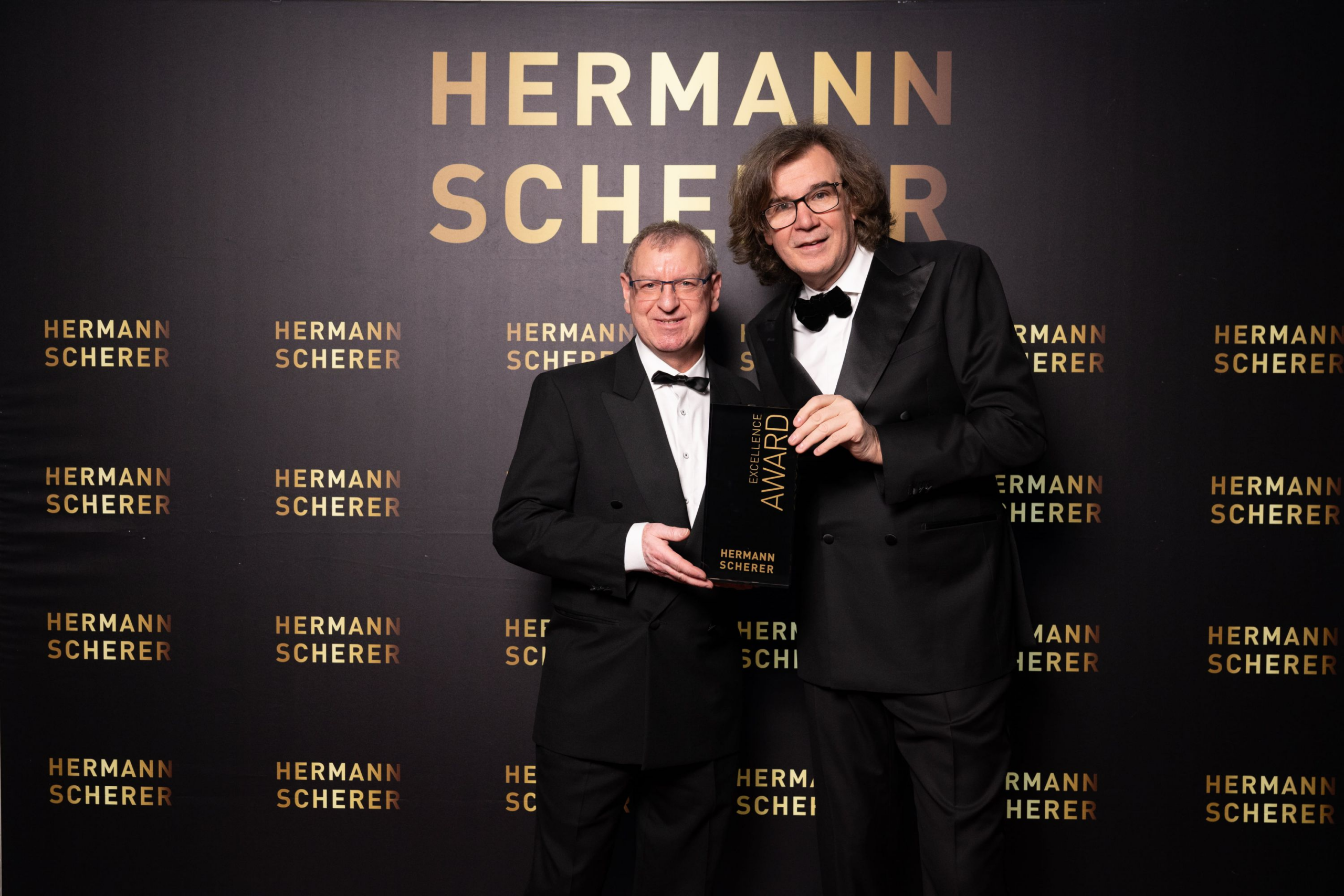 Harald K.-H. Beintze erhält Hermann Scherer Award beim 2. Internationalen Speaker Slam