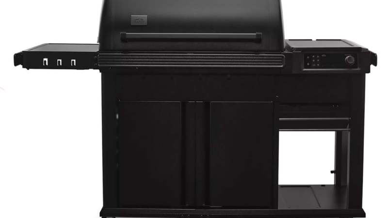 Traeger präsentiert die neuen „Woodridge“ Pelletgrills