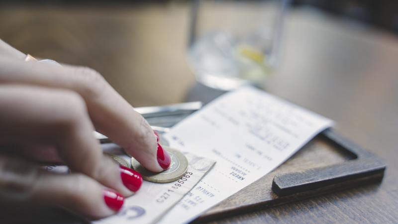 Trinkgeld ohne Stress: Die kleinen Regeln der großen Geste