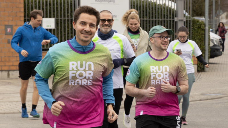 „Selten heißt nicht allein“ – InfectoPharm schnürt die Schuhe und läuft mit