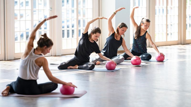 Pilates im Trend: Podcast über Ausbildung & Einstieg