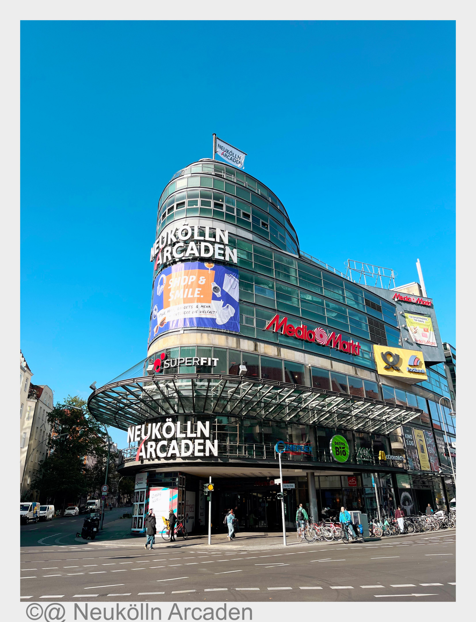 Wo Kunst und Kiez sich treffen: YOUR ART BEAT e. V. bespielt die Neukölln Arcaden mit „Trash Studies“ und interaktiven Formaten